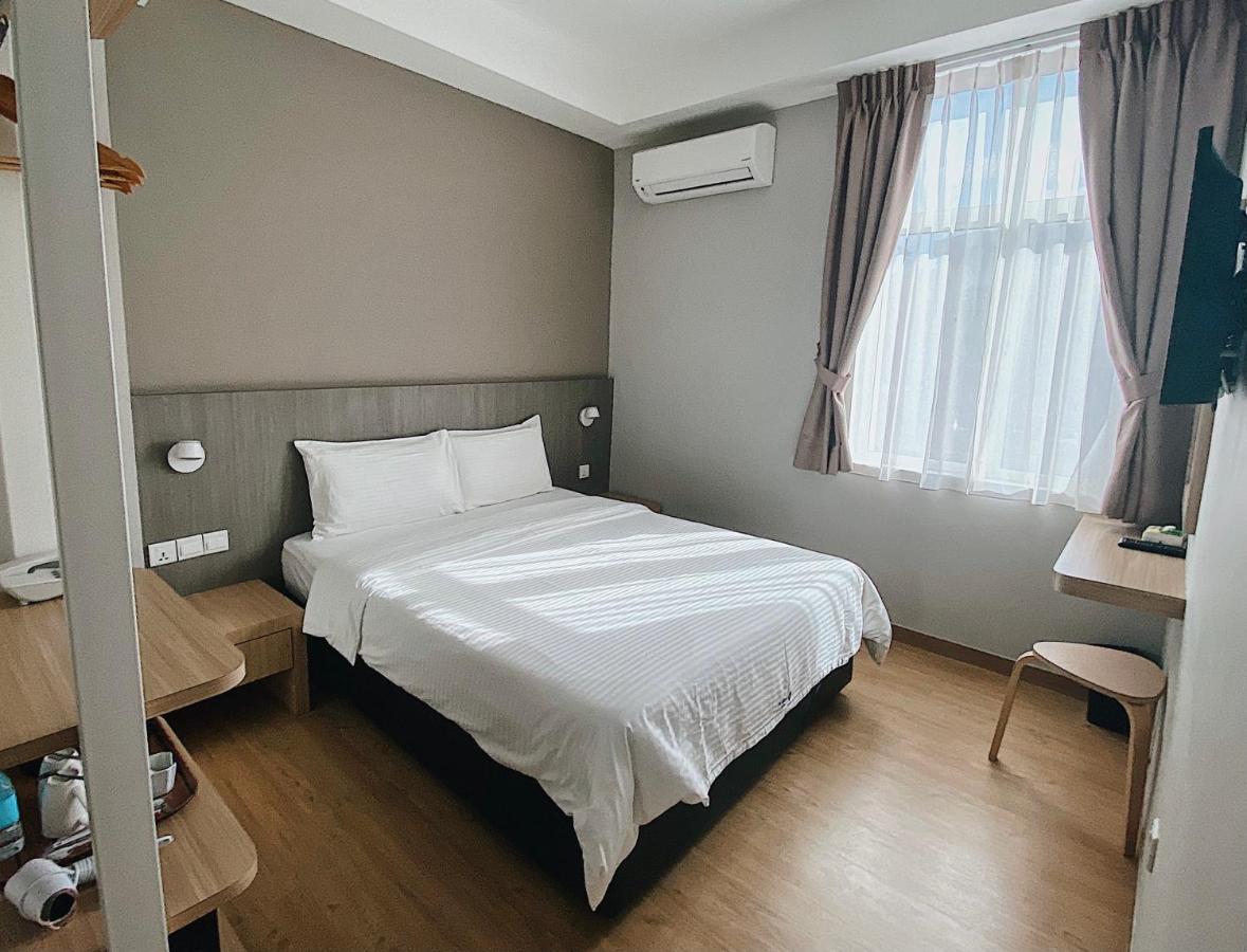 Walk In Hotel Kota Kinabalu Exterior photo
