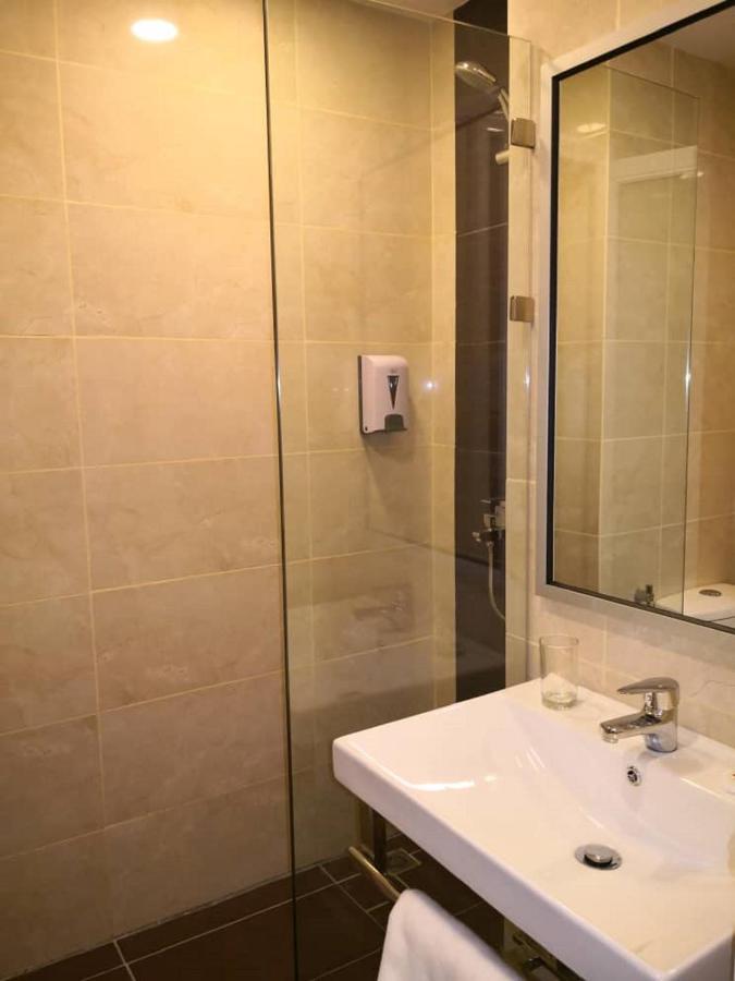 Walk In Hotel Kota Kinabalu Exterior photo